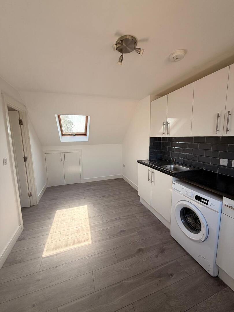 1 bed property in Bromley Road, London
